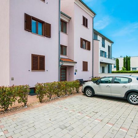 Apartments And Rooms Camaiore Rovinj Bagian luar foto