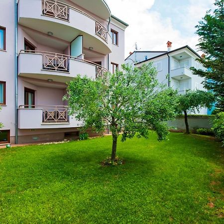 Apartments And Rooms Camaiore Rovinj Bagian luar foto