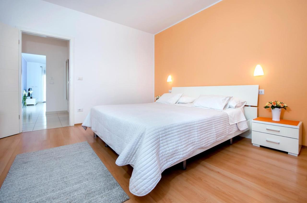 Apartments And Rooms Camaiore Rovinj Bagian luar foto