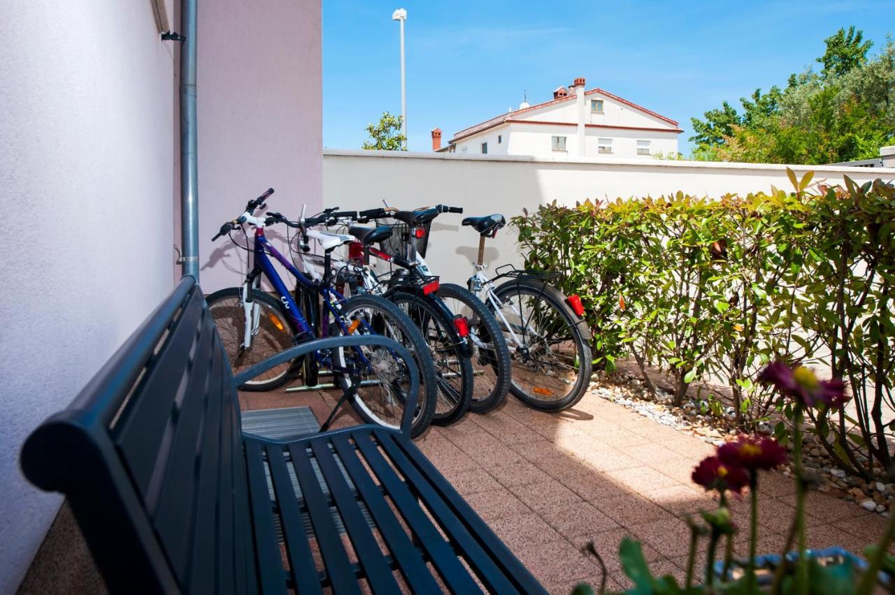 Apartments And Rooms Camaiore Rovinj Bagian luar foto