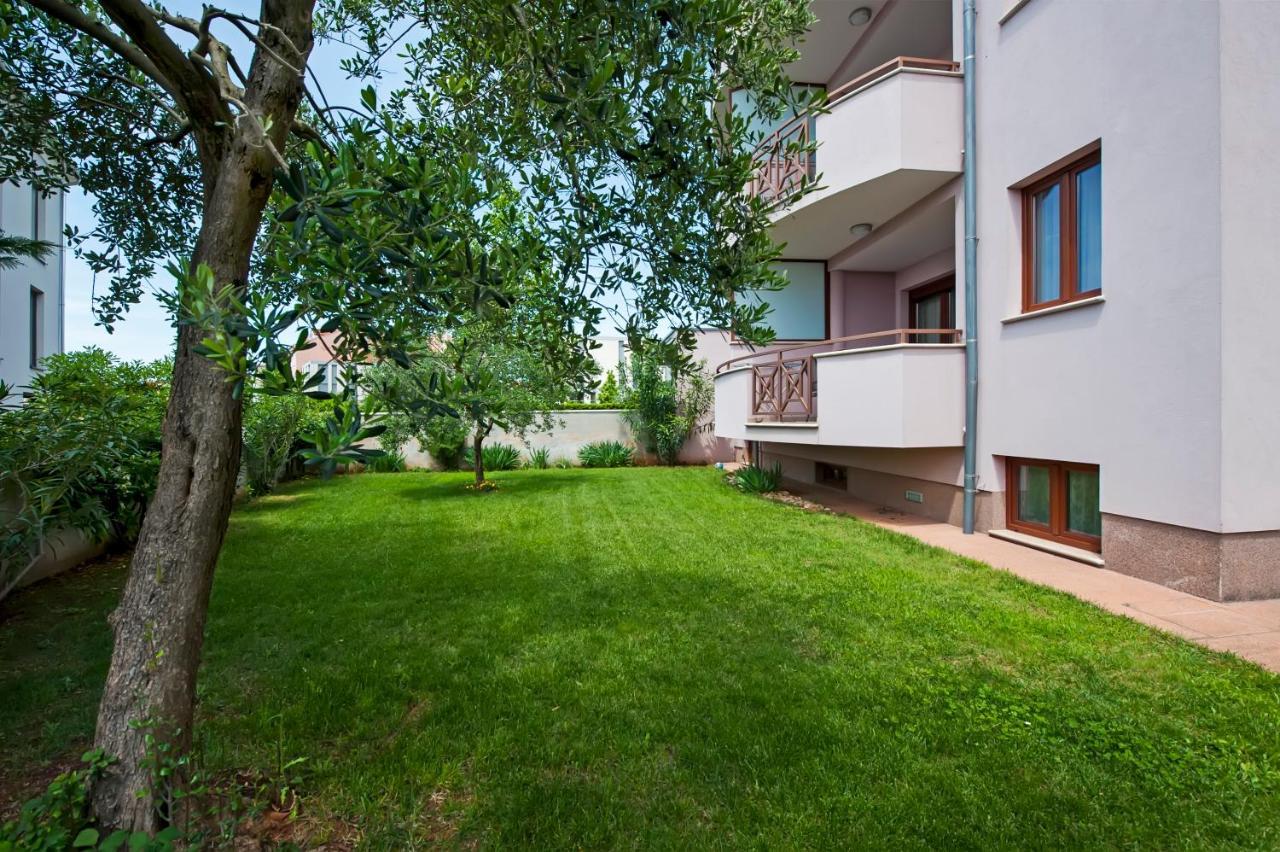 Apartments And Rooms Camaiore Rovinj Bagian luar foto