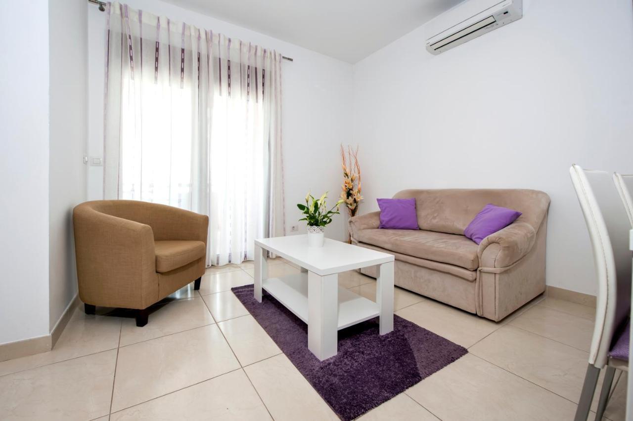 Apartments And Rooms Camaiore Rovinj Bagian luar foto