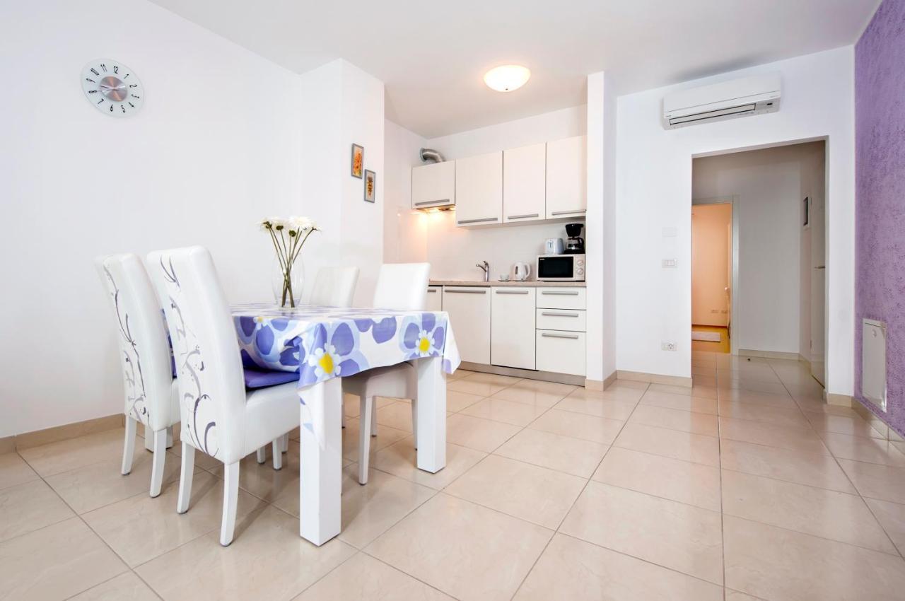 Apartments And Rooms Camaiore Rovinj Bagian luar foto