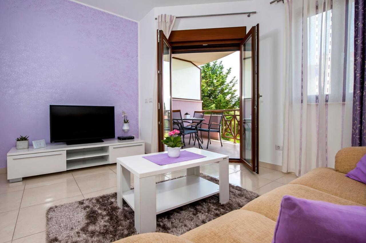 Apartments And Rooms Camaiore Rovinj Bagian luar foto