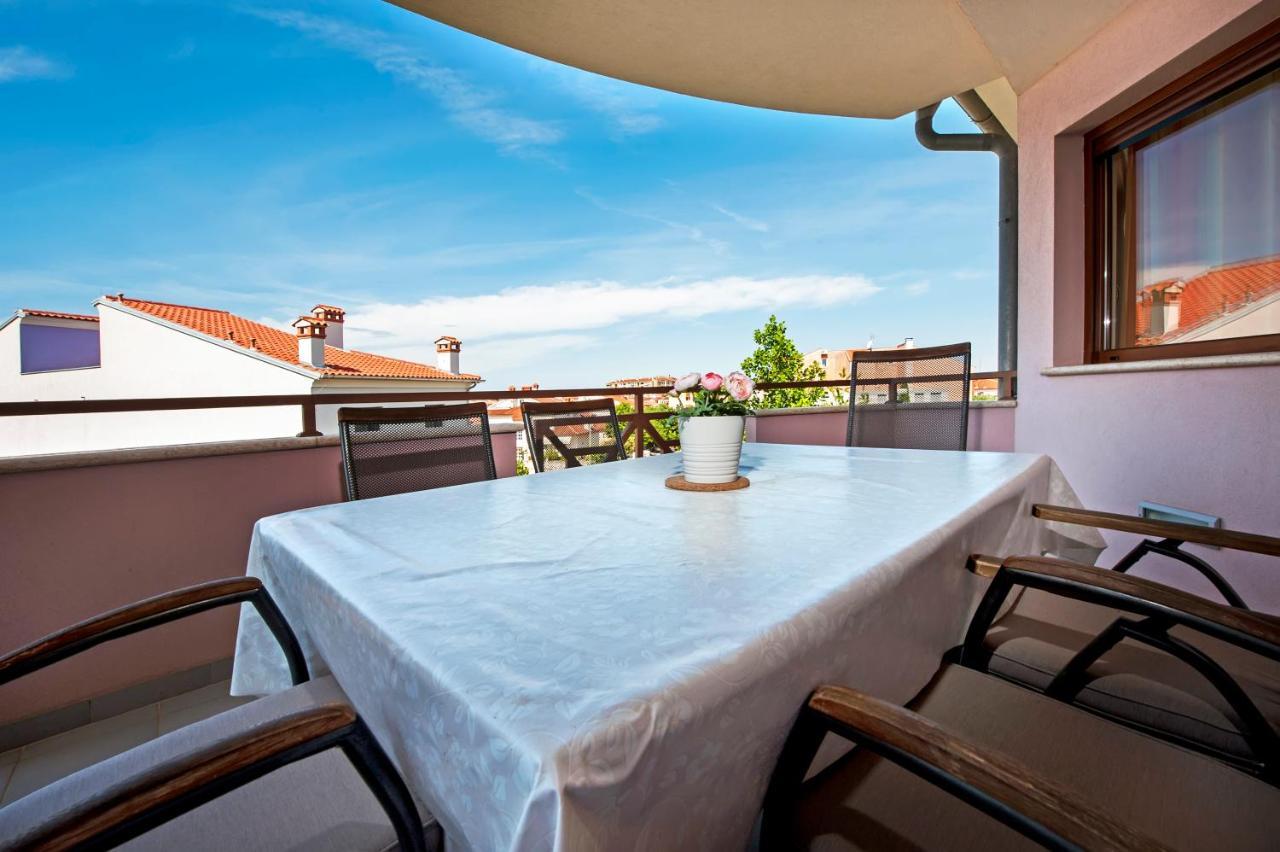 Apartments And Rooms Camaiore Rovinj Bagian luar foto