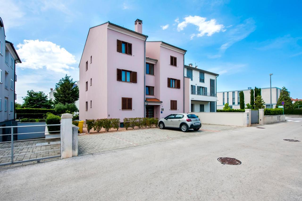 Apartments And Rooms Camaiore Rovinj Bagian luar foto
