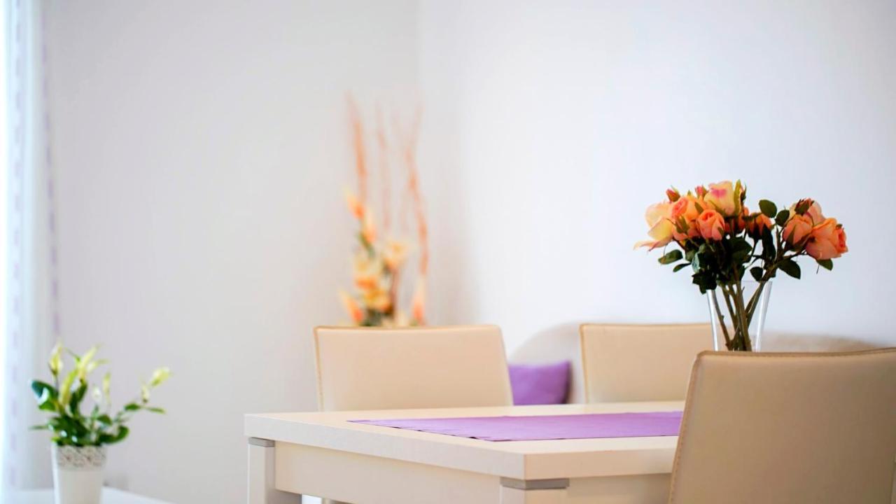 Apartments And Rooms Camaiore Rovinj Bagian luar foto
