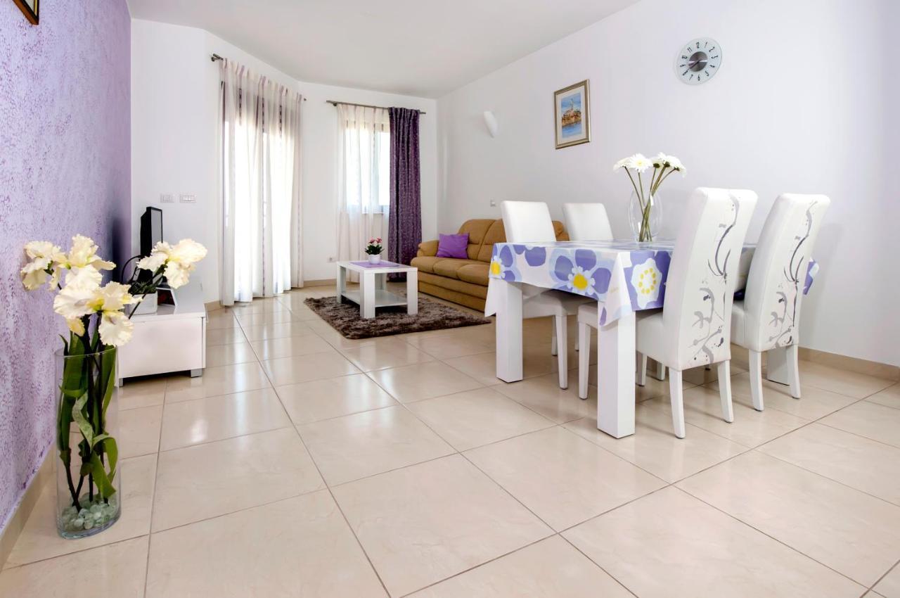 Apartments And Rooms Camaiore Rovinj Bagian luar foto