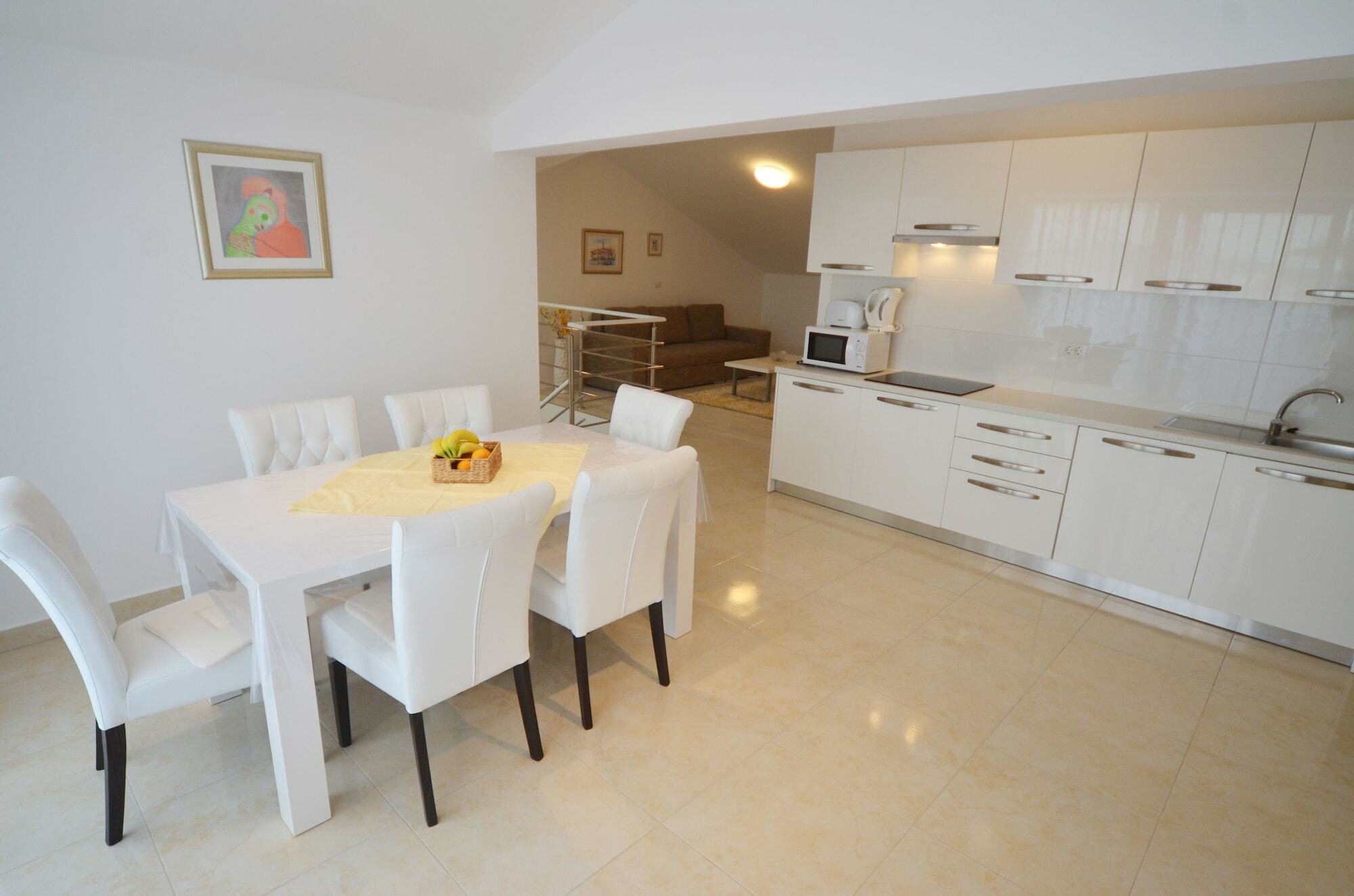 Apartments And Rooms Camaiore Rovinj Bagian luar foto
